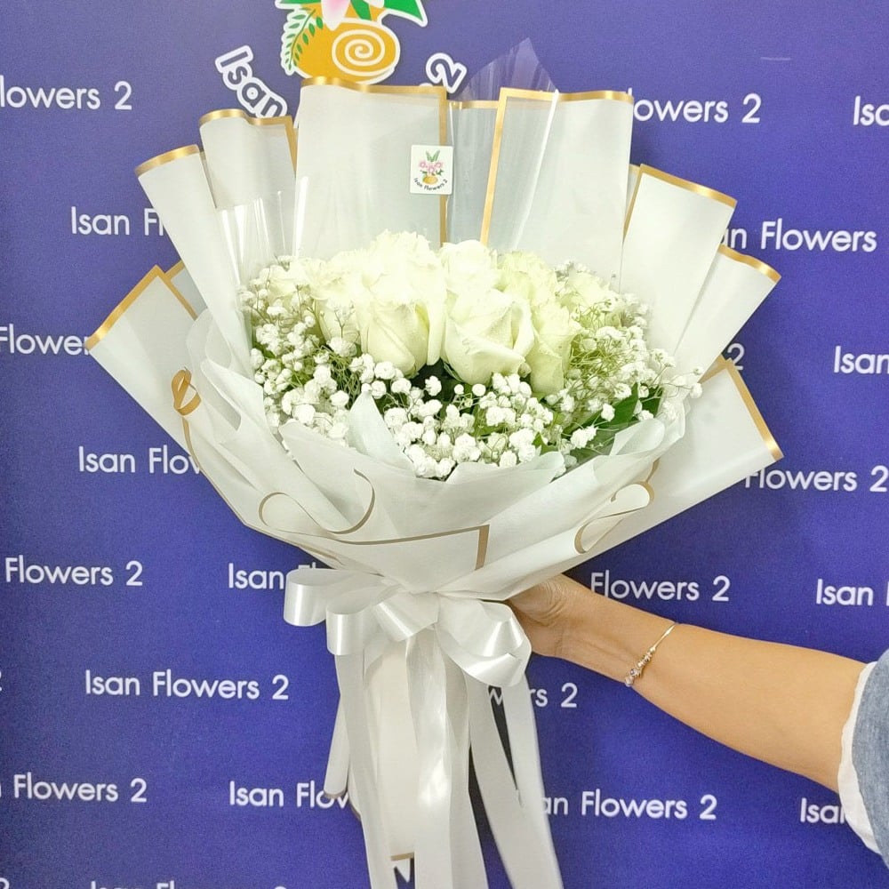15 big white roses in white round bouquet c
