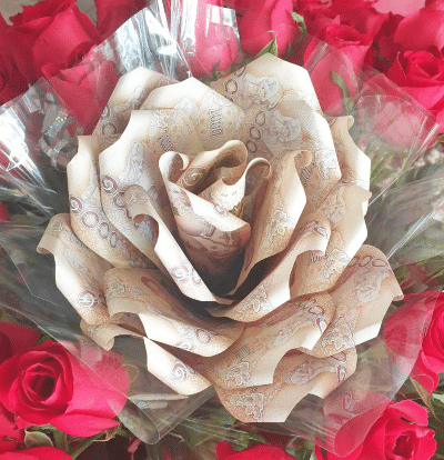 money origami rose 20000baht close up